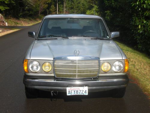 84 mercedes 300 turbo diesel with new engine &amp; 4 speed automatic transmission.