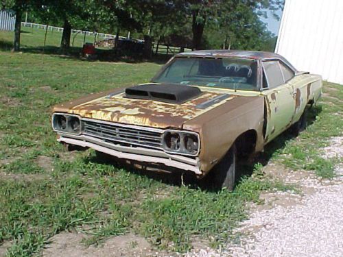 1968 plymouth roadrunner 383 4 speed car 2 door hard top no resv.  project car.