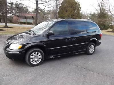 2006 chrysler town &amp; country limited leather ems lower floored van low miles