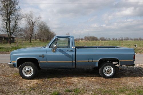Sharp 1985 chevrolet c/k20 4x4 350 automatic - local truck - one owner till 2012
