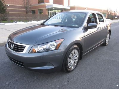 2010 honda accord lx - only 29000 miles!!! clean carfax, est 31 mpg hwy!