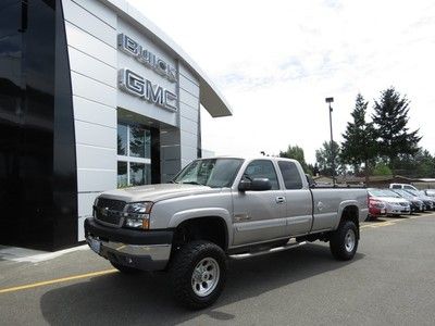 2004 chevrolet silverado 2500hd duramax diesel with only 39,000 miles lifted !