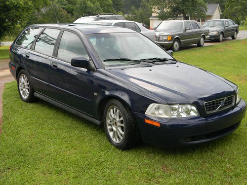 2004 volvo v40 base wagon 4-door 1.9l