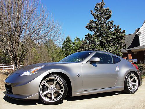 Absolutely gorgeous super low mileage clean 370z coupe 6mt~very rare~ no reserve