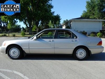One owner, acura rl 3.5l, ultra clean inside and out, well maintained, sharp