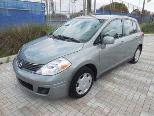 2009 nissan versa s automatic hatchback great mpg no civic corolla