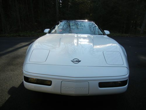 Chevrolet: 1993 corvette 40th anniversary  6-sp 5.7 liter 9,100 original miles!!