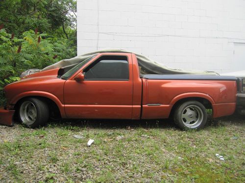 1998 s-10 v8 lowrider! with frame and body drop!