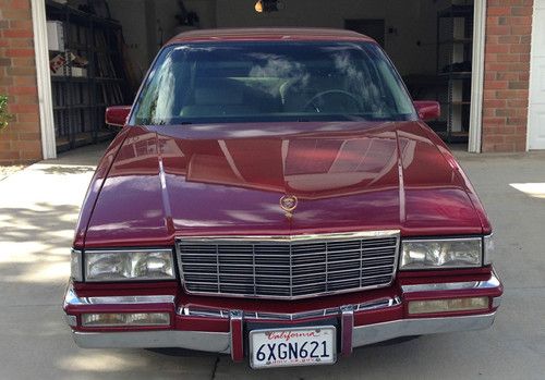 Cadillac coupe de ville 4.9  1992 gorgeous red  2 door