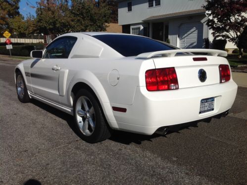 2007 ford mustang gt coupe 2-door 4.6l california special