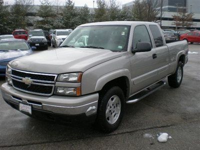 2007 chevy silverado 1500 4x4 extended cab z71 package only 25k miles!