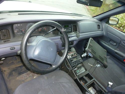 1999 ford crown victoria police interceptor sedan 4-door 4.6l