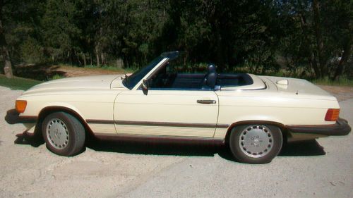 1987 mercedes bez 560sl coupe with hard and soft top, ivory with blue interior