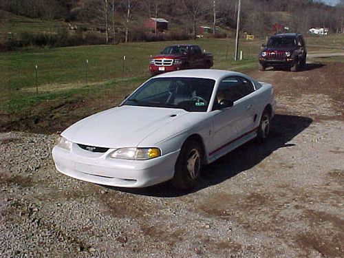 1998 mustang a great daily driver- no reserve