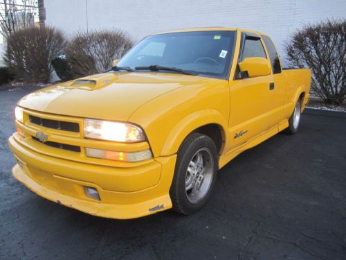 2003 chevy s-10 extended cab , 5 speed ,custom, sunroof looks &amp;  runs great !!!