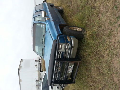 1986 chevy suburban, 3/4 ton, 4wd, rebuilt engine, runs and drives great