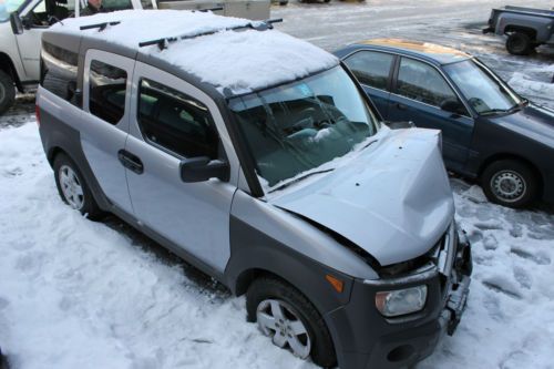 Wrecked 2003 honda element 4wd ex, not driveable