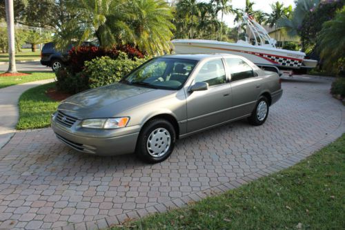1998 toyota camry le sedan 4-door 2.2l one owner &amp; carfax certified! no reserve!
