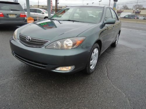 2002 toyota camry 5 speed, green, clear title/carfax