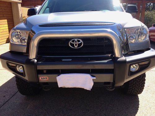 2009 toyota tundra base extended crew cab pickup 4-door 5.7l