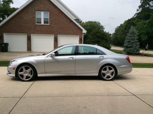 Very low miles  excellent  condition 2011 mercedes s550 sport 4 matic