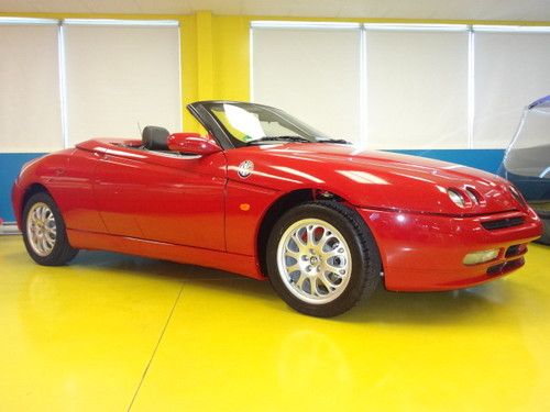 Alfa romeo spider 916 with american specification ( 1998 model ) almost new