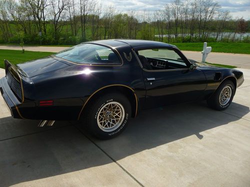 1979 trans am-black smokey and the bandit-t tops