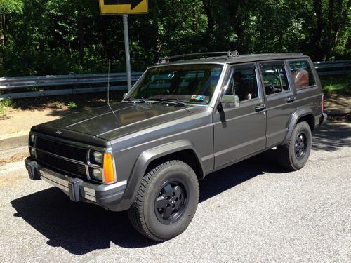 1987 jeep cherokee wagoneer xj clean 4x4 runs great, new tires!