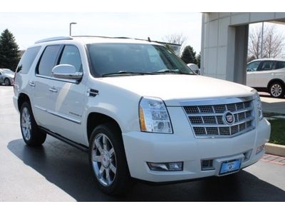 White/gray! navigation, 3rd row &amp; moonroof! great condition! we finance!