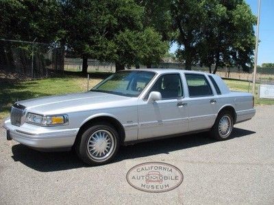 Extremely clean and very low mileage 1997 lincoln town car cartier edition
