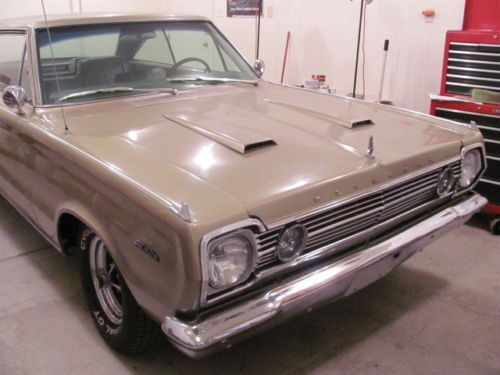 1966 plymouth satellite, 318 poly engine, gold with citroen green interior