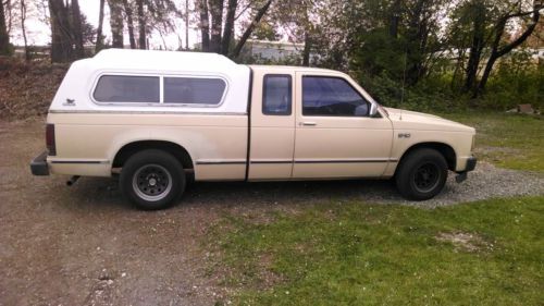 Chevrolet s-10 pickup with canopy, 6 cly, fair condition, tan, 5 speed manual