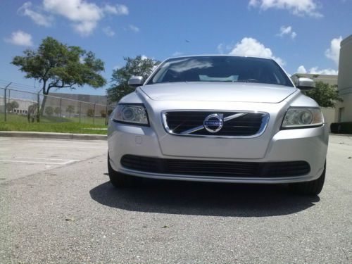 2011  volvo s40 t5 13000miles only like new