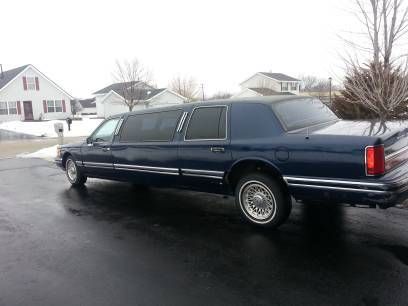 1993 lincoln limo 23 ft long runs great !