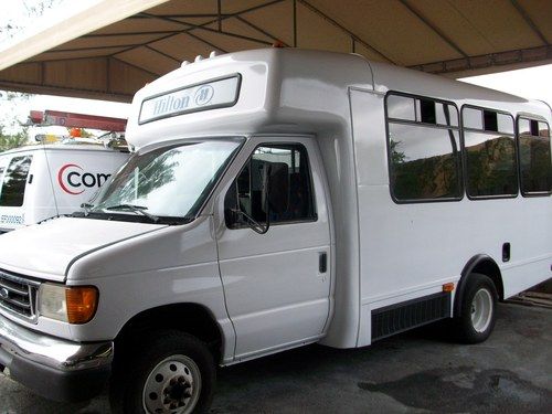 2005 ford econoline shuttle bus
