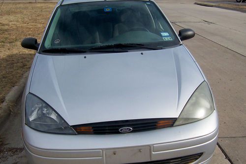 2003 ford focus se sedan 4-door 2.0l