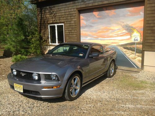 2006 ford mustang gt super low milage