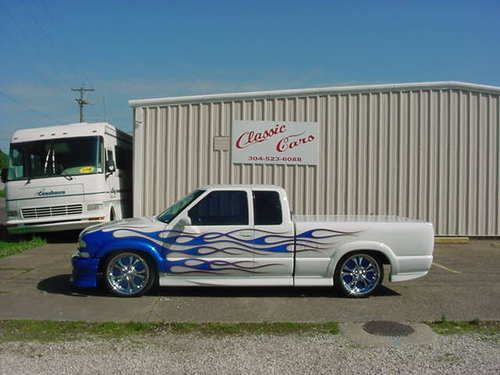 2000  chev  s-10  3 dr  show  truck  low  miles