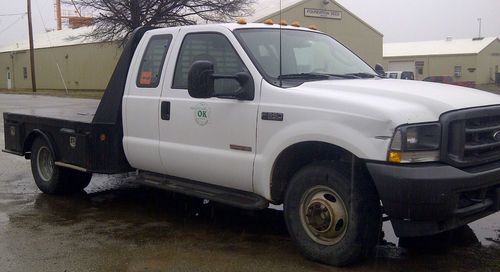 2003 white ford f350  ext. cab flatbed pickup