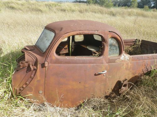 1938 ford ute/pickup (whole car, in pieces, less drive train)