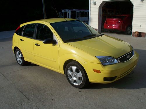 2005 ford focus zx5 yellow only 60k miles