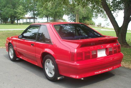 1993 ford mustang gt fox body red no rust extemely clean hatchback non smoker