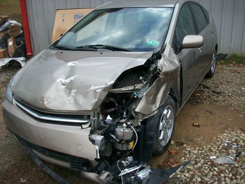 2007 toyota prius hatchback 4-door 1.5l damaged,wrecked,