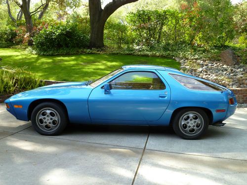 A 1978 928! * collector classic in minerva blue *