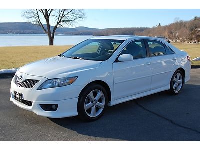 2011 toyota camry se sedan sunroof white stunning one owner clean 300 pictures