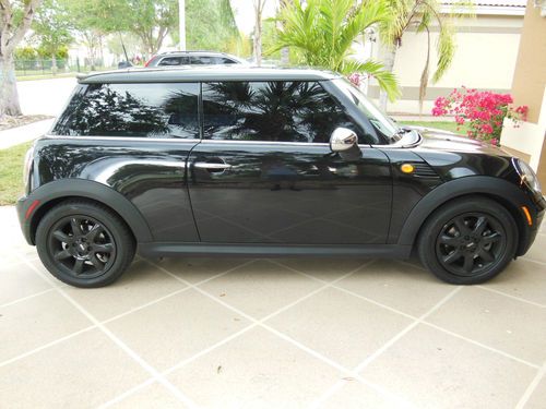 2009 mini cooper base with premium and sports package