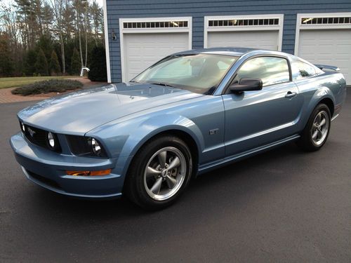 2005 mustang gt coupe deluxe only 7250mi !!!!!