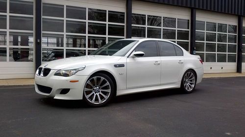 2008 bmw m5 v10 | rare white, immaculate, free maint. incl. to 100k mi.