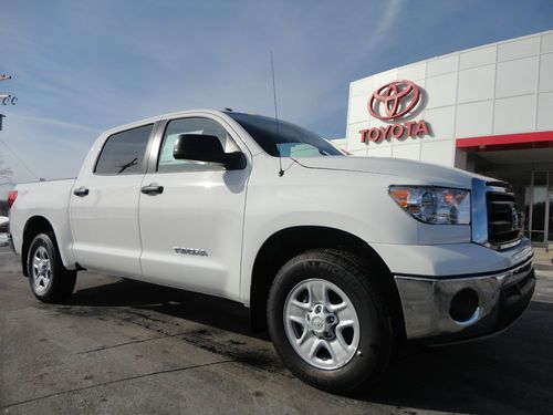 New 2012 tundra crewmax 4.6l v8 4x4 white bench seat xm radio tow package 4wd!