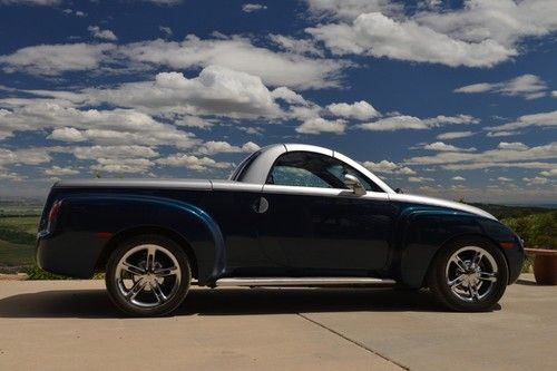 2005 chevrolet ssr richochette silver over pacic blue       low reserve